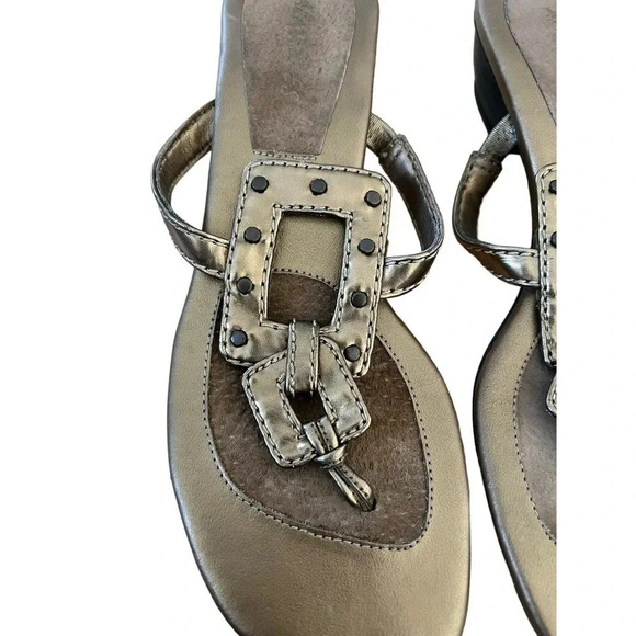 Aerosoles Women's Silver Open Toe Flip Flop Slip On Heel Sandals Size 7 - Picture 1 of 6